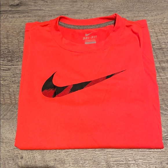 Kid’s Nike Dri-Fit s/s size Large Shirt - Picture 2 of 3